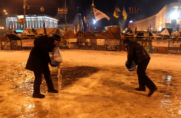 Начало штурма Евромайдана. Фоторепортаж из центра Киева в ночь на 11 декабря