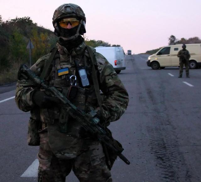 Як під Донецьком обмінювалися полоненими. ФОТОрепортаж Как под Донецком обменивались пленными. ФОТОрепортаж