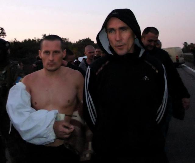 Як під Донецьком обмінювалися полоненими. ФОТОрепортаж Как под Донецком обменивались пленными. ФОТОрепортаж