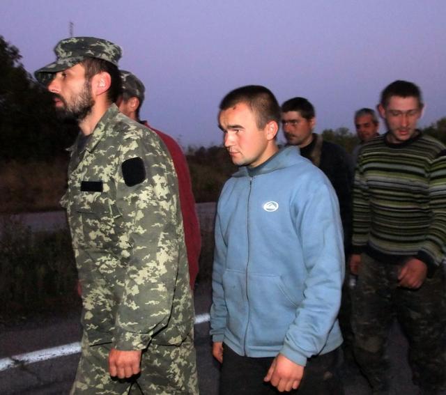 Як під Донецьком обмінювалися полоненими. ФОТОрепортаж Как под Донецком обменивались пленными. ФОТОрепортаж