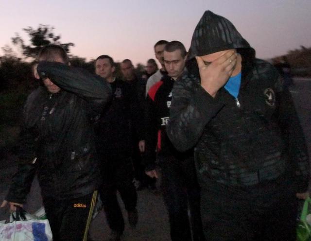 Як під Донецьком обмінювалися полоненими. ФОТОрепортаж Как под Донецком обменивались пленными. ФОТОрепортаж