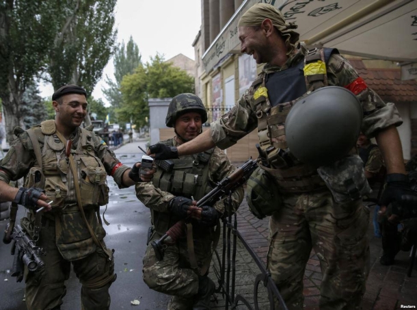 Українська армія звільнила Авдіївку і готується взяти Первомайськ. Украинская армия освободила Авдеевку и готовится взять Первомайск.