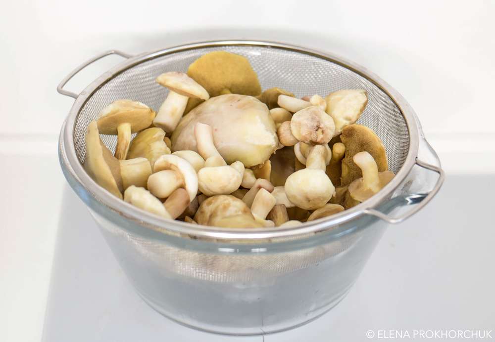 маслюки Мариновані Маринованные маслята