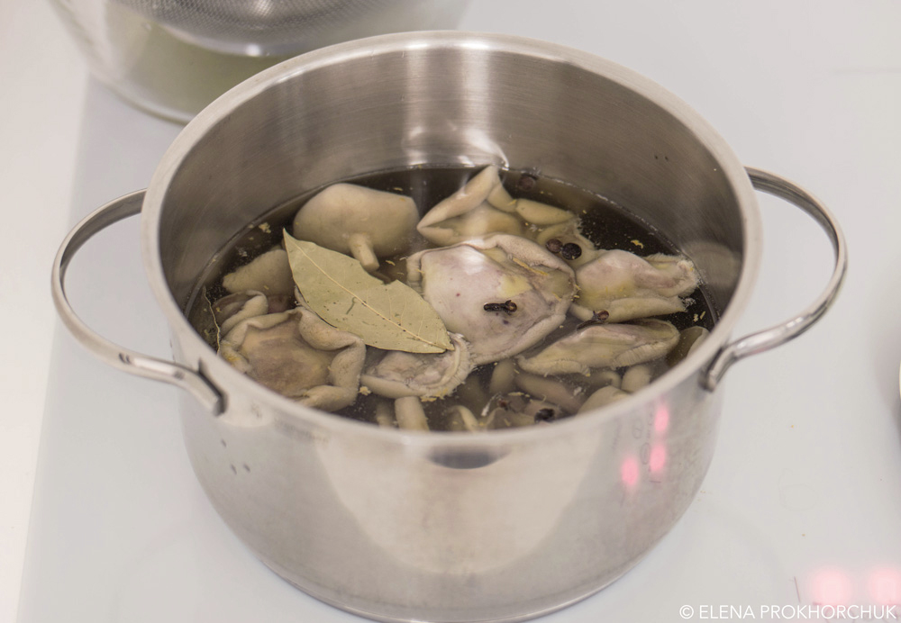 маслюки Мариновані Маринованные маслята