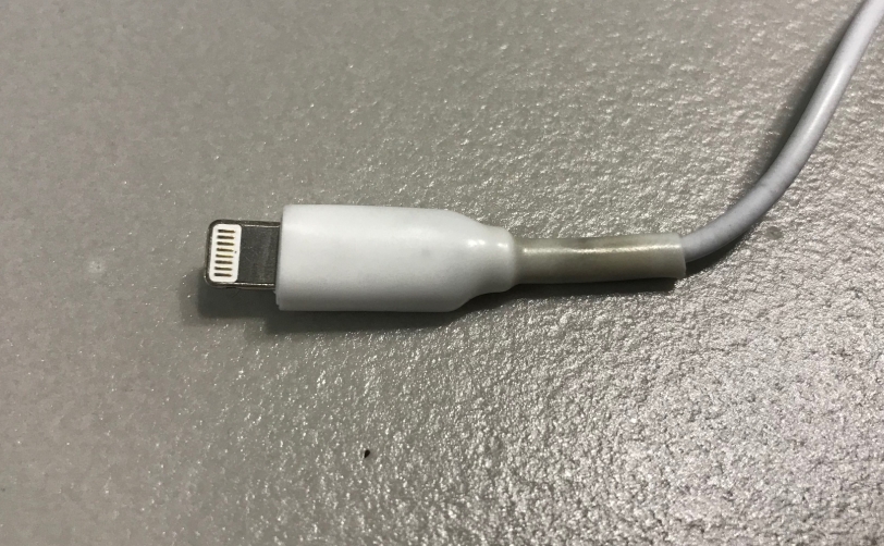 Оригінальний спосіб продовження життя стандартного дроти iPhone Модернизируем lightning кабель
