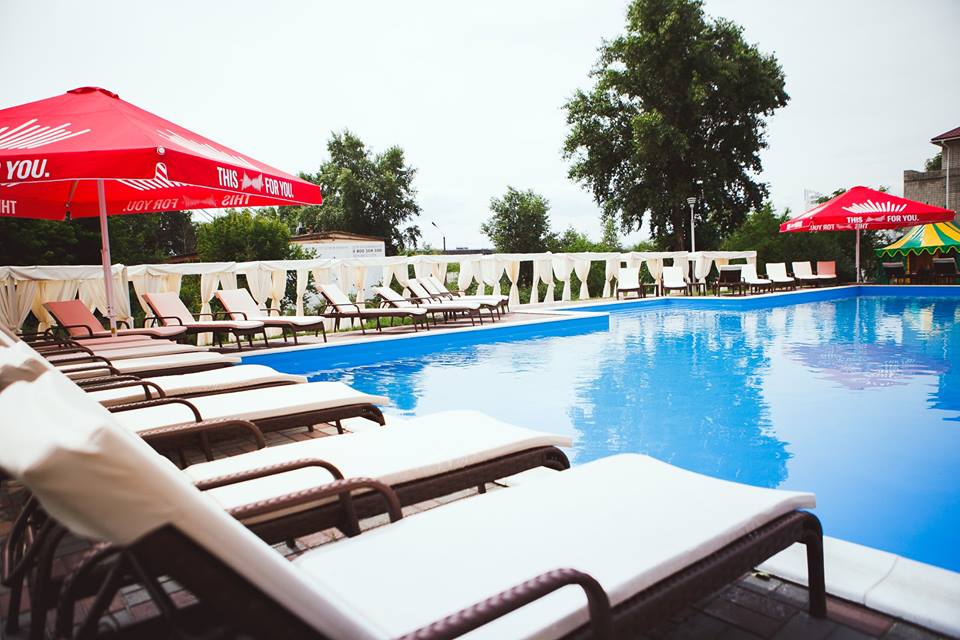 More Family Club - Пляжі з басейном в Києві More Family Club - Лучшие пляжи с бассейном в Киеве: куда поехать и сколько стоит