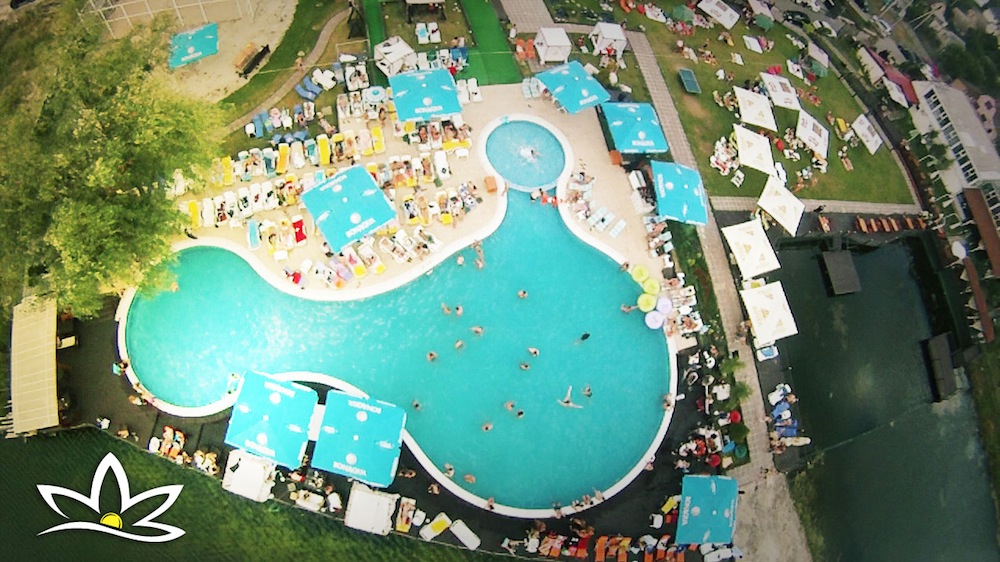 Biruza Beach Club - Пляжі з басейном в Києві Biruza Beach Club - Лучшие пляжи с бассейном в Киеве: куда поехать и сколько стоит