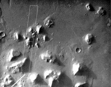 Фотографія загадкових пірамід на Марсі.