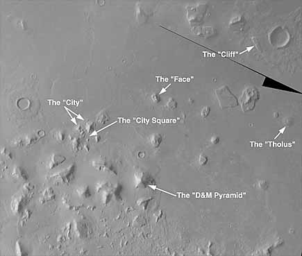 Фотографія великих пірамід на Марсі.
