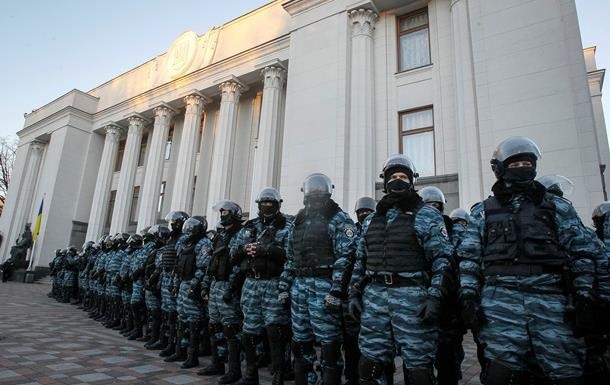 В Киев начали свозить внутренние войска из Симферополя В Киев начали свозить внутренние войска из Симферополя