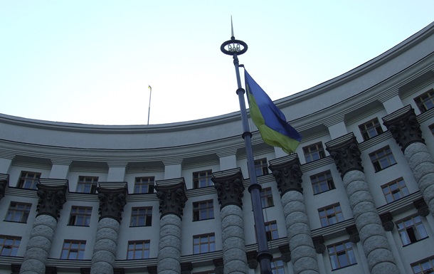До Києва почали звозити внутрішні війська з Сімферополя В Киев начали свозить внутренние войска из Симферополя