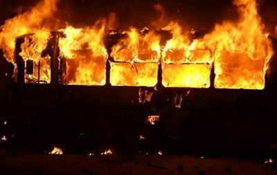 Міліція підігнала на вулицю Грушевського водомет Милиция подогнала на улицу Грушевского водомет