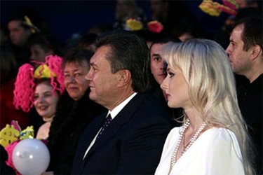 Подробно о любовнице Януковича, которую вывозили из Межигорье вертолетом вместе с чемоданами денег и собачкой