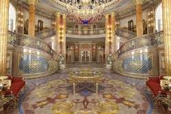 З'явилися фото розкішного палацу Юри Єнакіївського