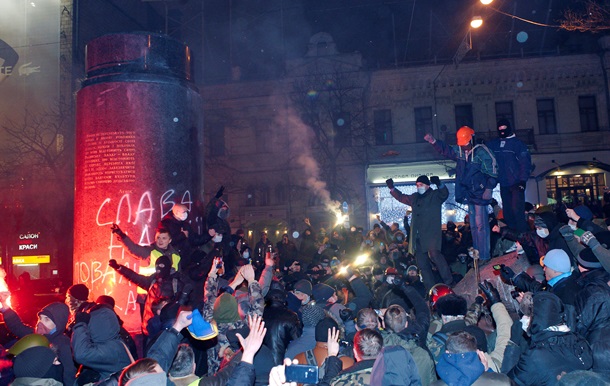 Як зносили пам&39;ятник Леніну в Києві Как сносили памятник Ленину в Киеве