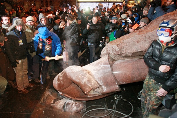 Як зносили пам&39;ятник Леніну в Києві Как сносили памятник Ленину в Киеве