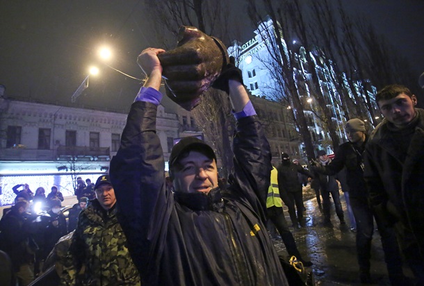 Як зносили пам&39;ятник Леніну в Києві Как сносили памятник Ленину в Киеве