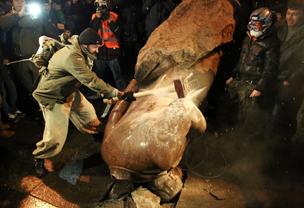 Як зносили пам&39;ятник Леніну в Києві Как сносили памятник Ленину в Киеве