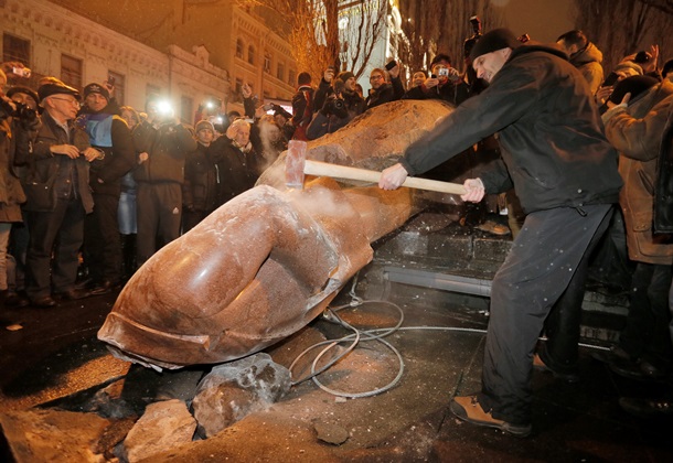Як зносили пам&39;ятник Леніну в Києві Как сносили памятник Ленину в Киеве