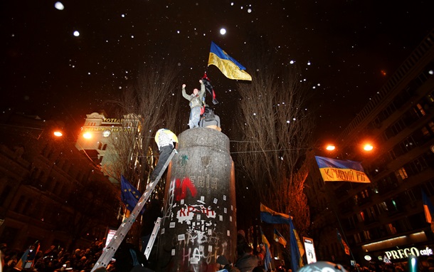 Як зносили пам&39;ятник Леніну в Києві Как сносили памятник Ленину в Киеве