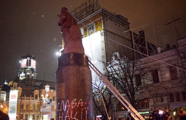 Як зносили пам&39;ятник Леніну в Києві Как сносили памятник Ленину в Киеве