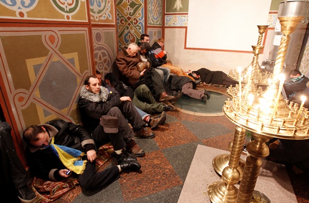 21 листопада Україна відзначає річницю початку Майдану Переваги 21 ноября Украина отмечает годовщину начала Майдана Достоинства
