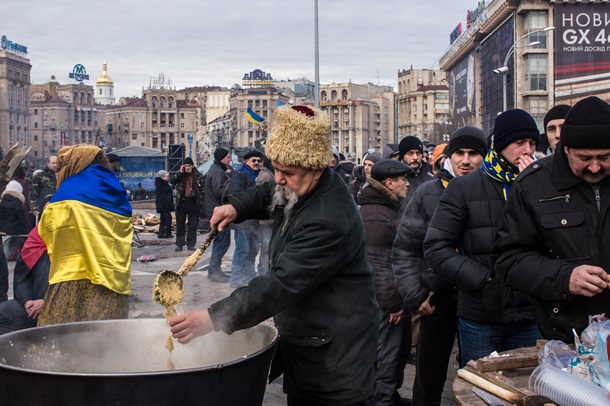 21 листопада Україна відзначає річницю початку Майдану Переваги 21 ноября Украина отмечает годовщину начала Майдана Достоинства