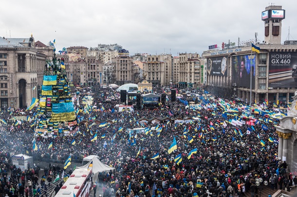 21 листопада Україна відзначає річницю початку Майдану Переваги 21 ноября Украина отмечает годовщину начала Майдана Достоинства