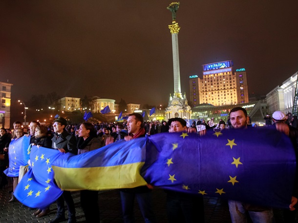 21 листопада Україна відзначає річницю початку Майдану Переваги 21 ноября Украина отмечает годовщину начала Майдана Достоинства
