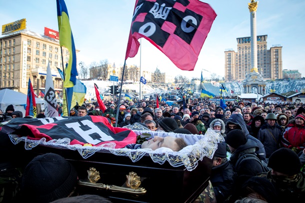 21 листопада Україна відзначає річницю початку Майдану Переваги 21 ноября Украина отмечает годовщину начала Майдана Достоинства