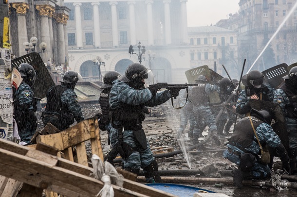 21 листопада Україна відзначає річницю початку Майдану Переваги 21 ноября Украина отмечает годовщину начала Майдана Достоинства