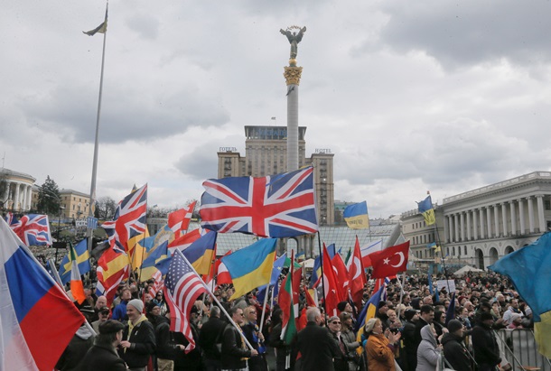 21 листопада Україна відзначає річницю початку Майдану Переваги 21 ноября Украина отмечает годовщину начала Майдана Достоинства