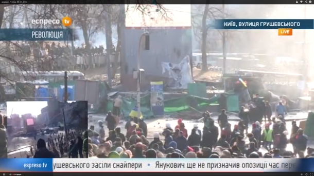 Зіткнення на Грушевського: підходять нові люди Столкновения на Грушевского: подходят новые люди
