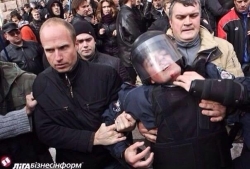Втрати на стороні Беркута. їх госпіталізували
