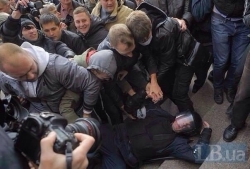 Втрати на стороні Беркута. їх госпіталізували