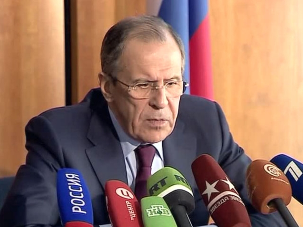 Лавров продовжує загрожувати Україні російською армією Лавров продолжает угрожать Украине российской армией