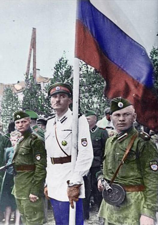 В России могут случайно запретить... российский флаг. ФОТОфакт