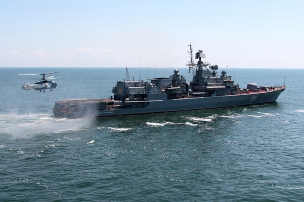 Флагман ВМС України Сагайдачний повернувся в Чорне море на чолі авіаносної групи ВМС США Флагман ВМС Украины Сагайдачный вернулся в Черное море во главе авианосной группы ВМС США