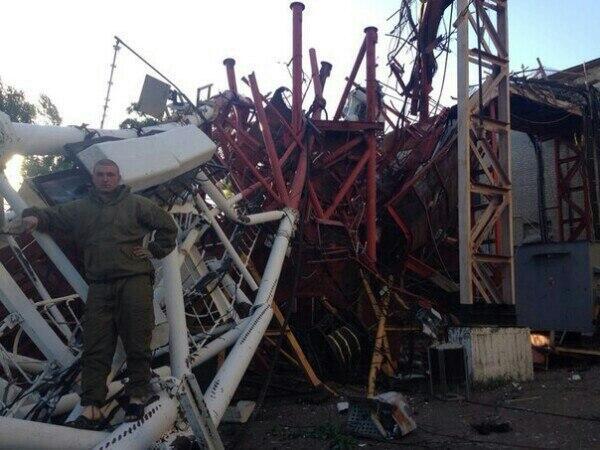 В результаті обстрілу терористами ДНР гори Карачун під Слов'янському звалилася телевежа. ФОТО (оновлено) В результате обстрела террористами ДНР горы Карачун под Славянском рухнула телевышка. ФОТО (обновлено)