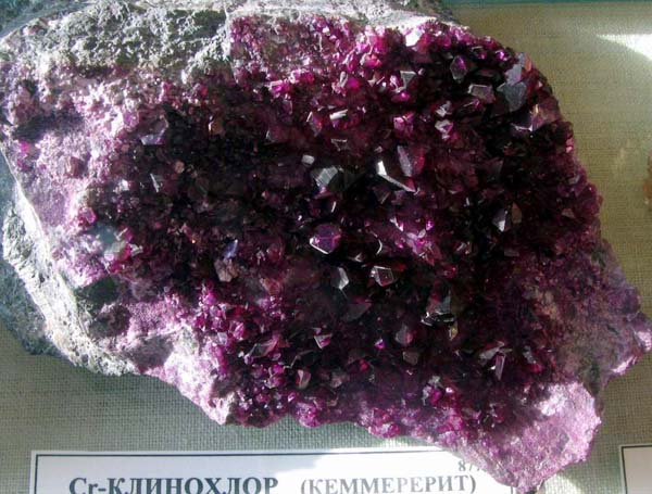 Напівкоштовні камені, Самоцвіти